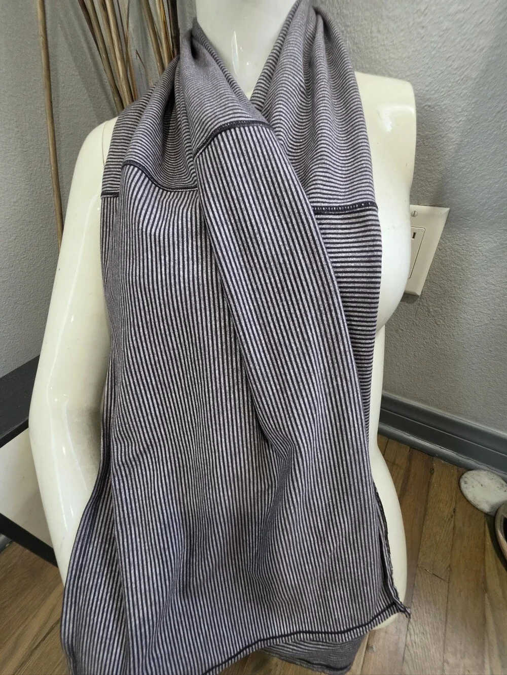 Lululemon Vinyasa Scarf Rulu Tonka Stripe Heathered Slate Black Infinity Wrap